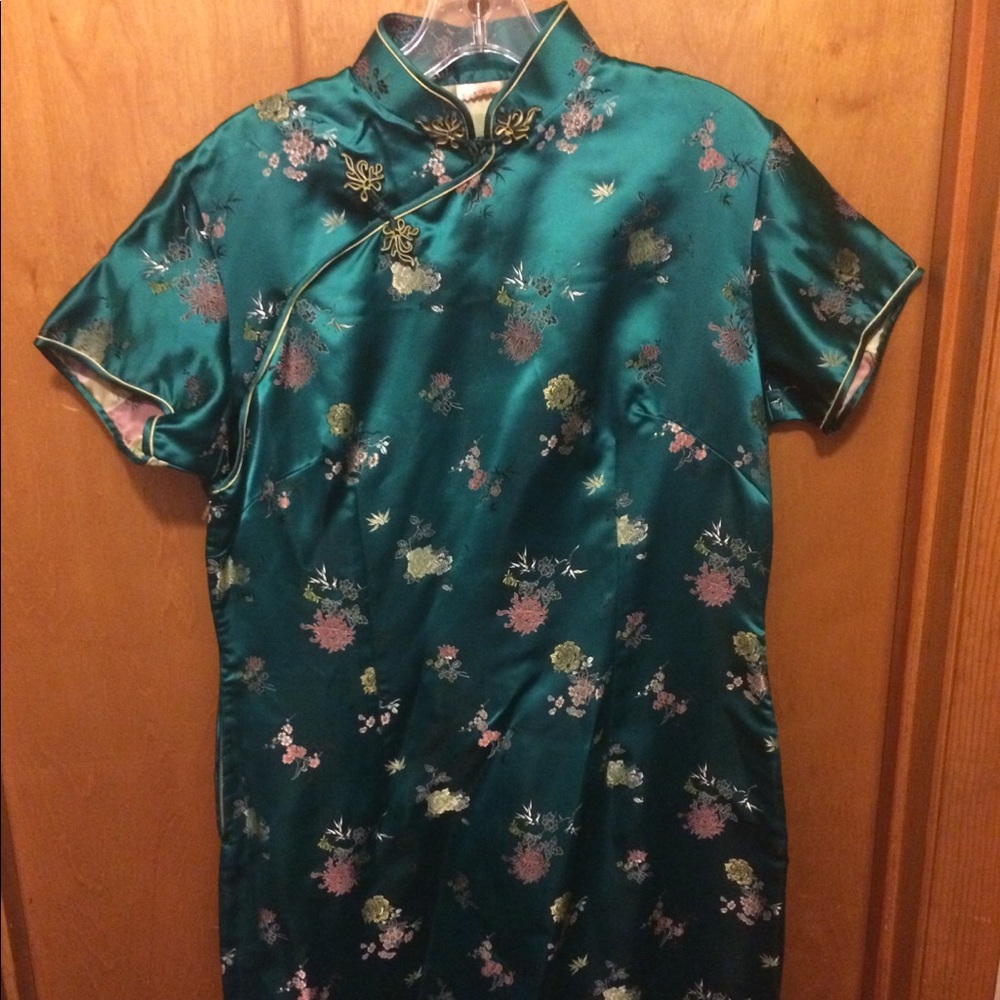 Exquisite vintage Mandarin style cheongsam dress